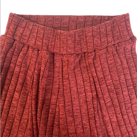 - NWT Burgundy Heather Anthropologie Pauline Ruffled Knit MIDI Skirt Maroon - Picture 10 of 12